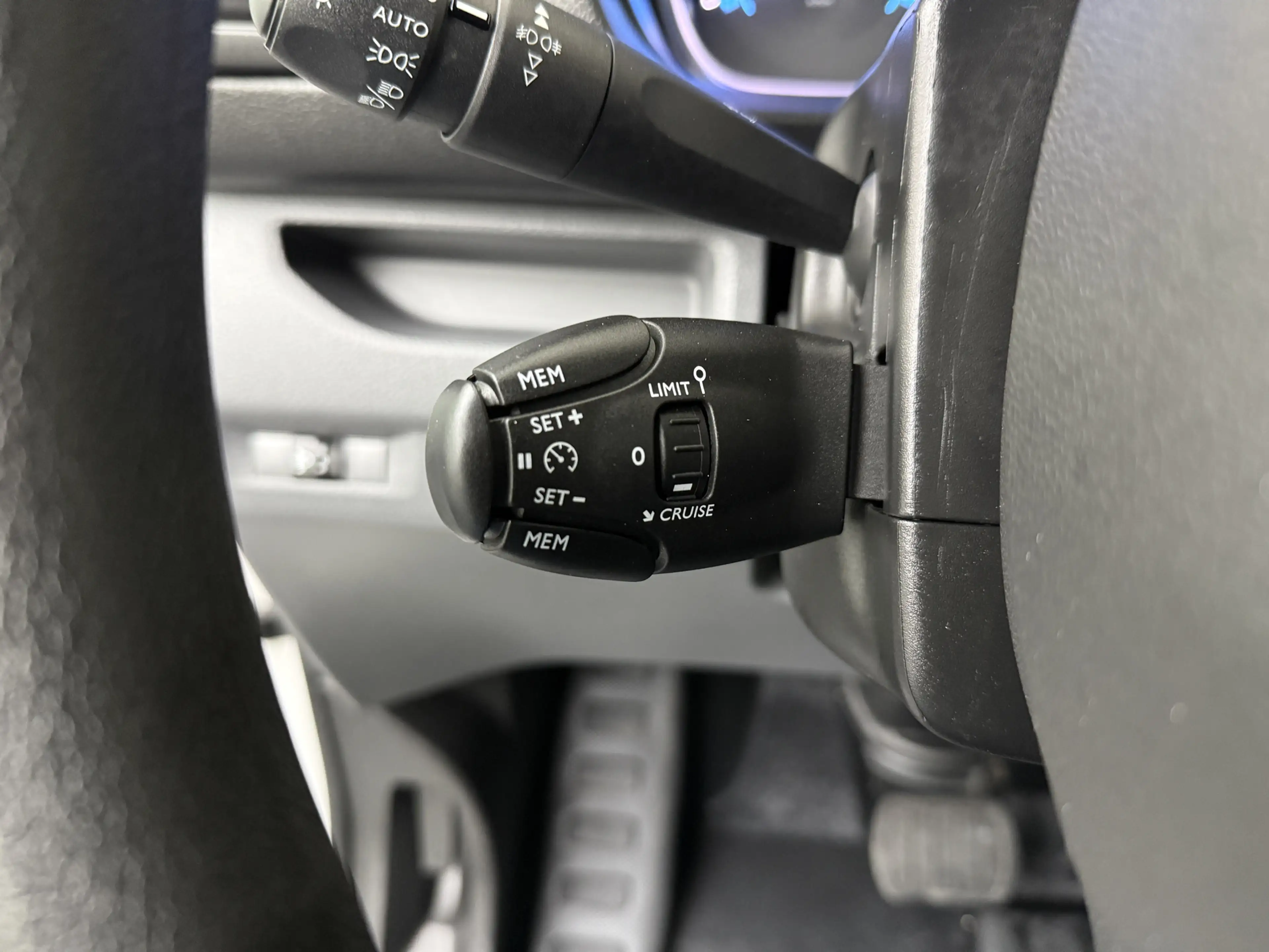 Peugeot e-Expert Long Asphalt 75 kWh | Elektrisch | Imperiaal | Tre — photo 15