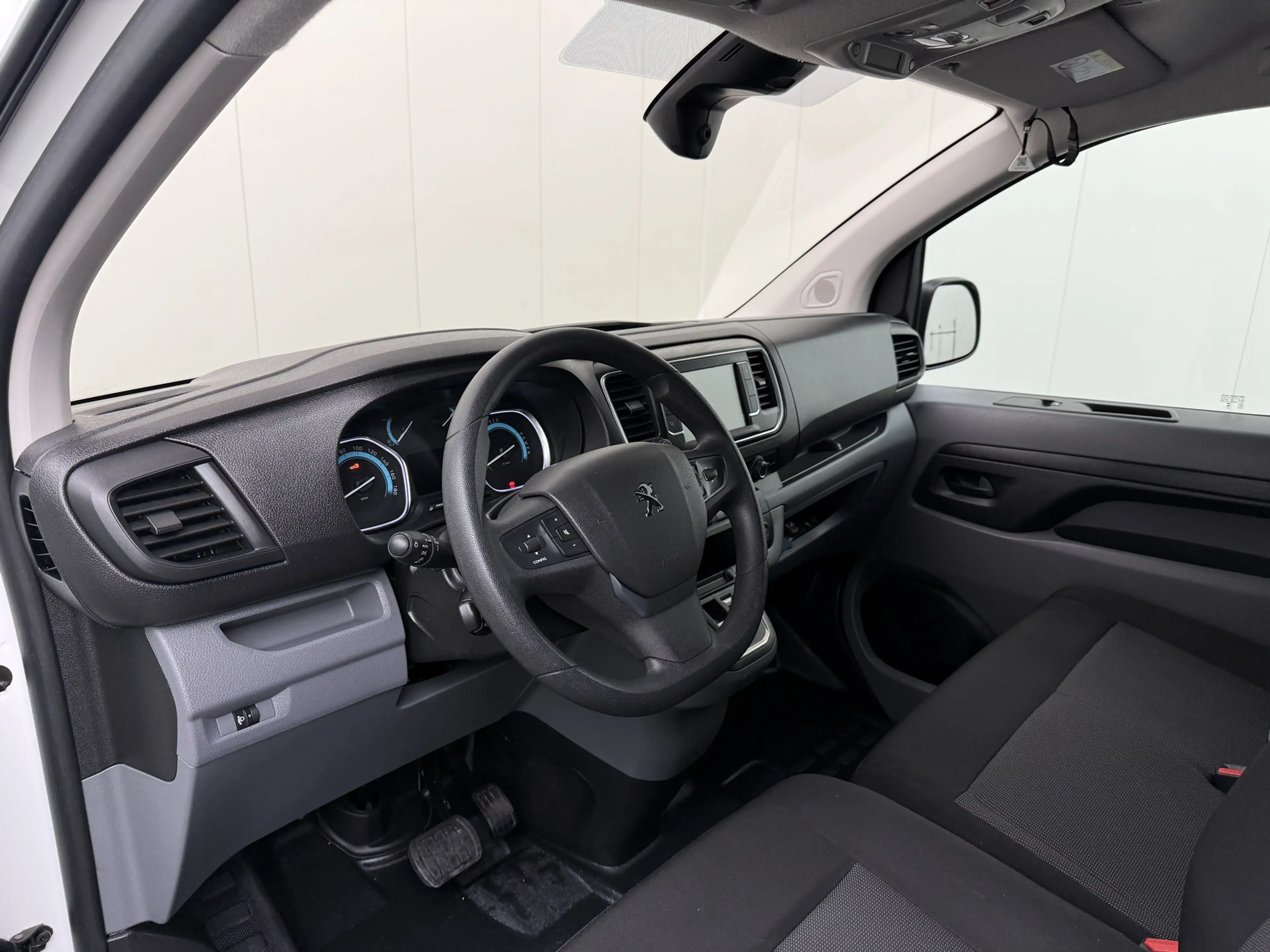 Peugeot e-Expert Long Asphalt 75 kWh | Elektrisch | Imperiaal | Tre — photo 3