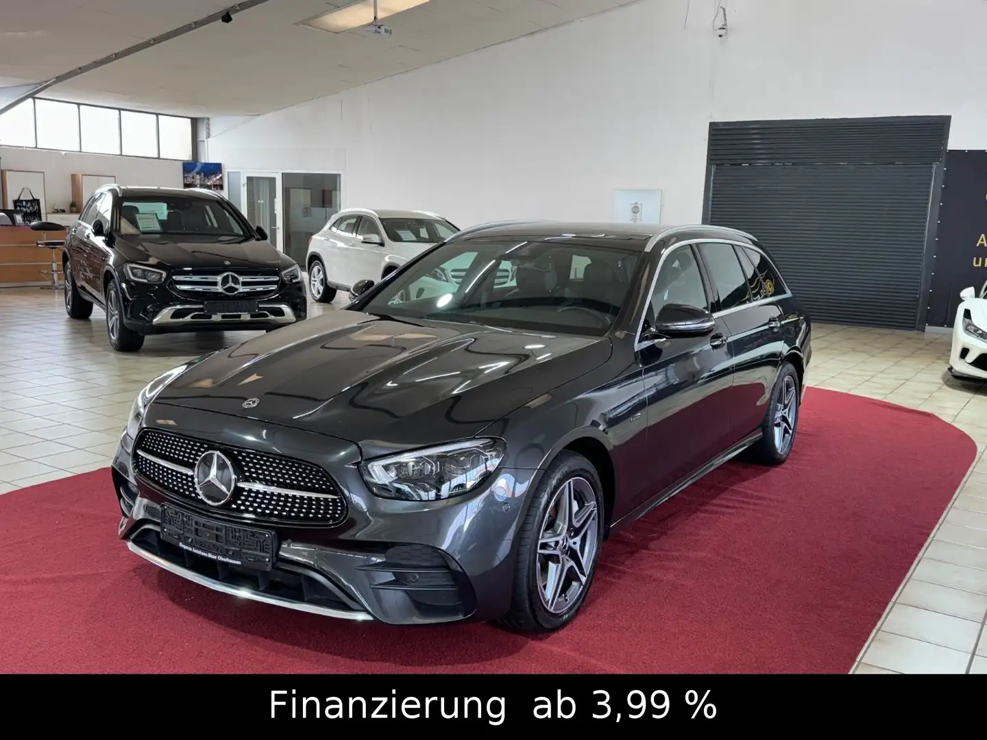 Mercedes-Benz E 300 DE 4MATIC T 9G-TRONIC AMG LINE Grün - 1