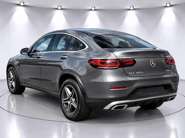 Mercedes-Benz GLC view 3