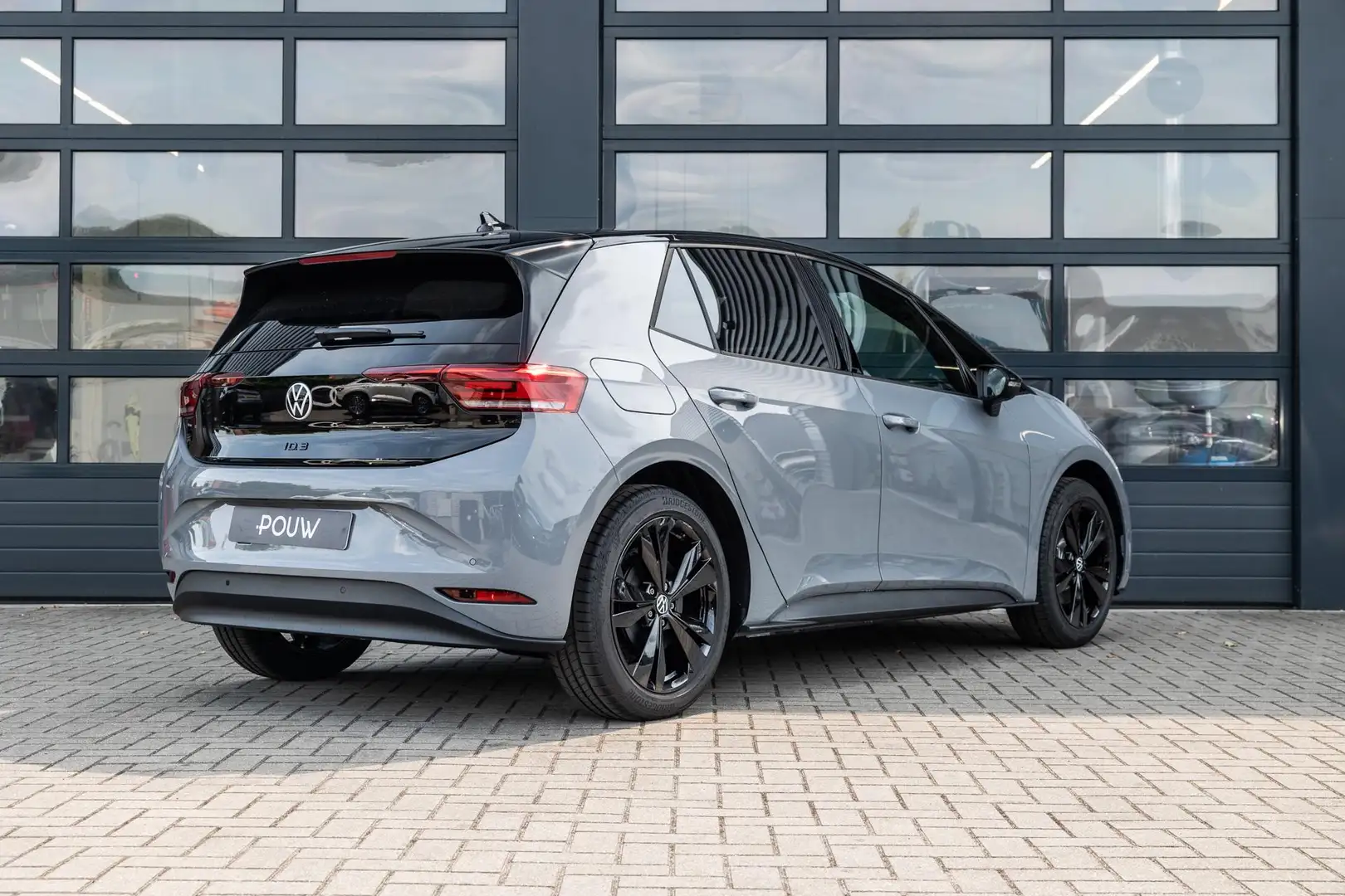 Volkswagen ID.3 Black Edition 170pk 52 kWh | LMV 19'' | Cruise Con Grijs - 2