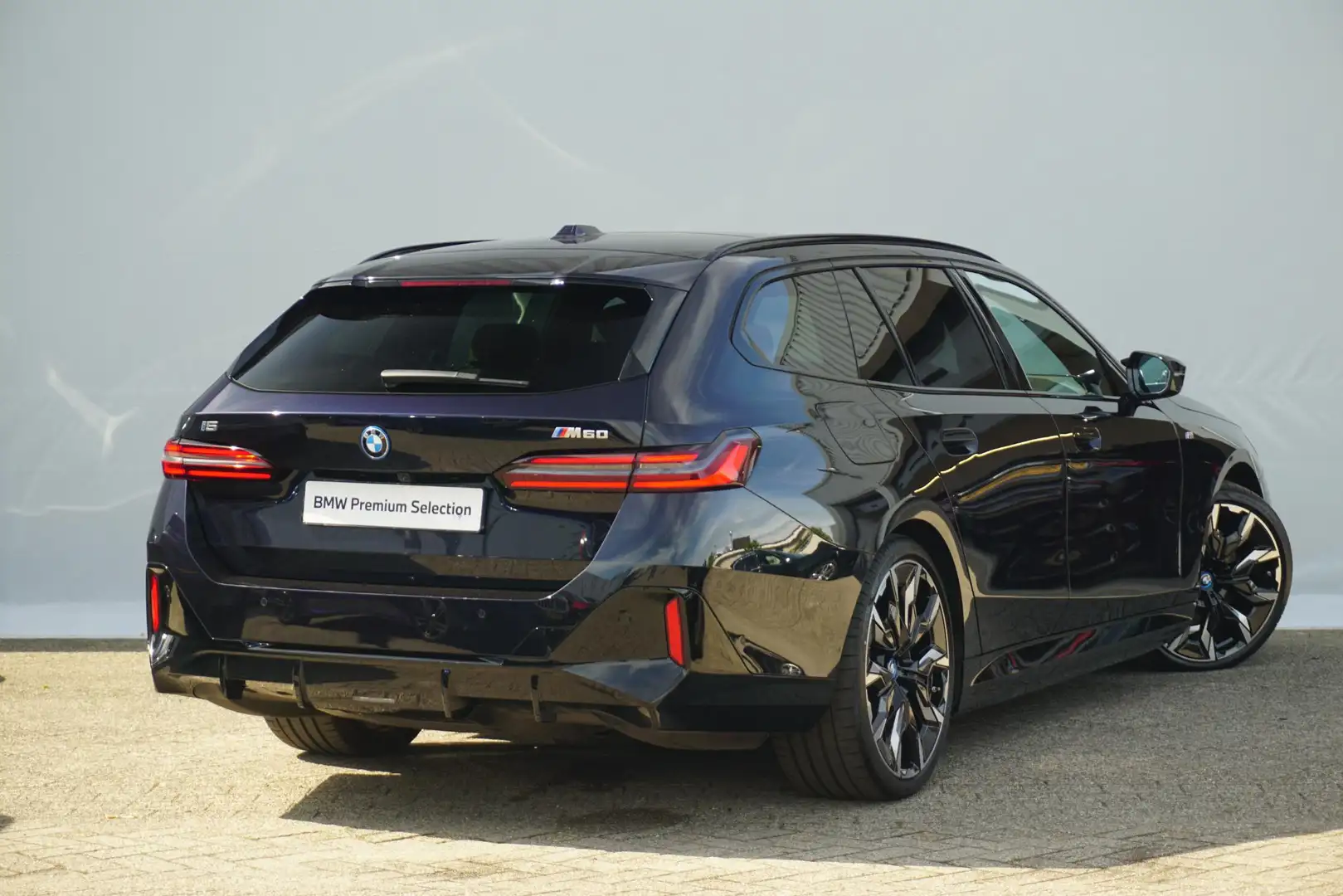 BMW i5 M60 M SportPro | Headup / Harman Kardon / Panorama Zwart - 2