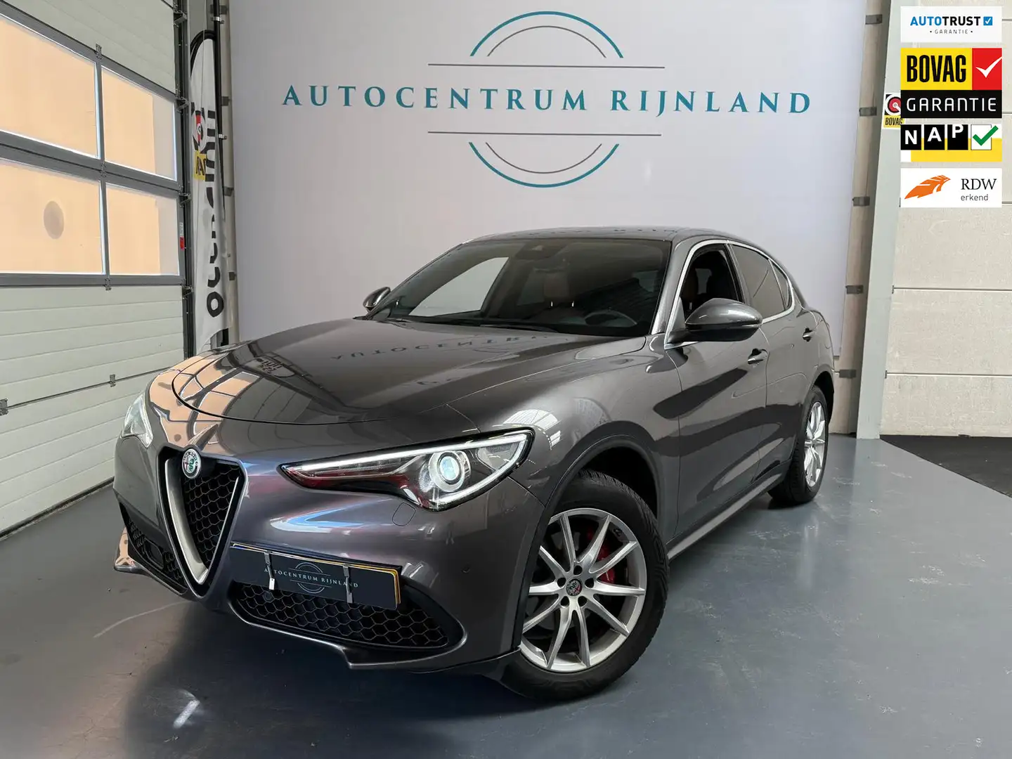 Alfa Romeo Stelvio 2.0 T AWD Super Bovag Garantie Gris - 1