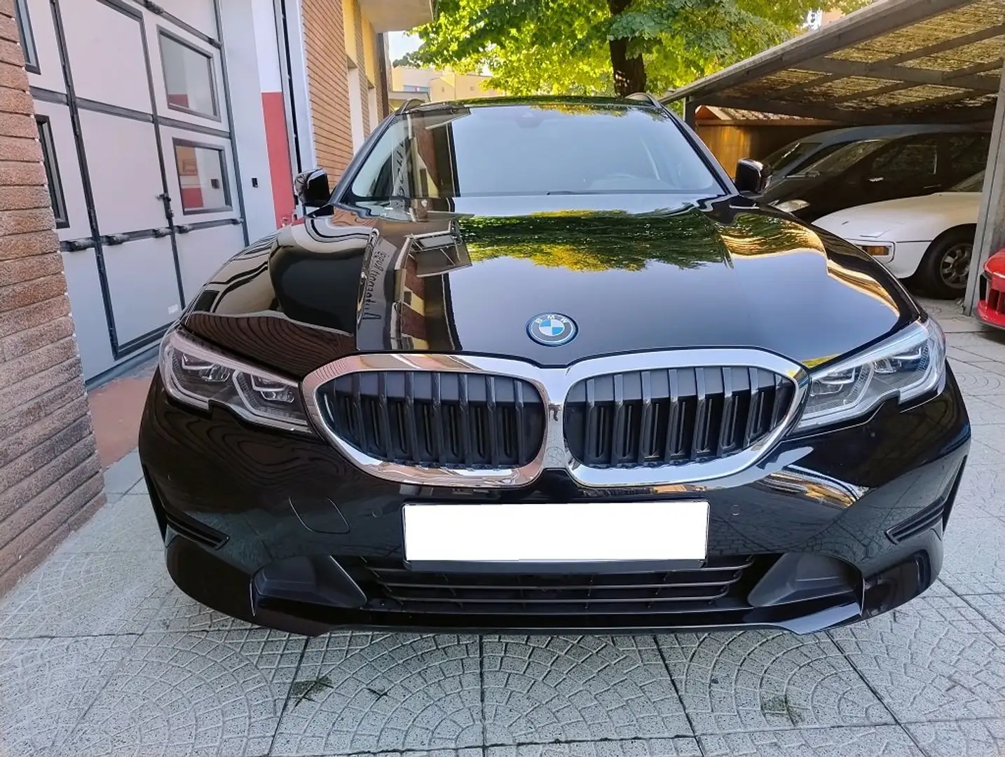 BMW 320 320e Touring automatic Ibrida Nero - 2