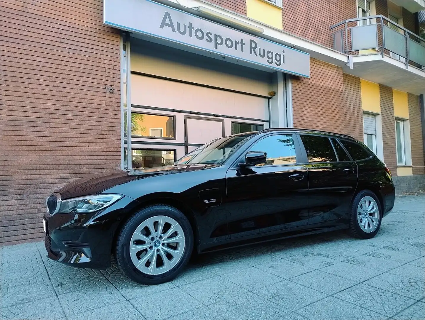 BMW 320 320e Touring automatic Ibrida Nero - 1