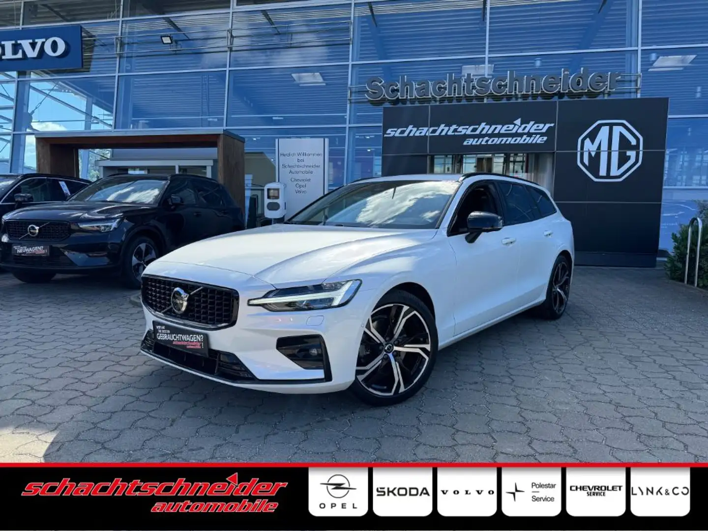 Volvo V60 B4 B DKG Plus Dark+360+Harman+AHZV+Panorama Weiß - 1