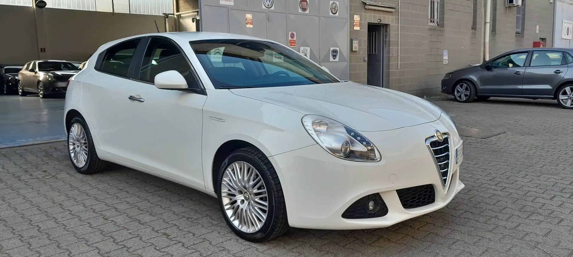 Alfa Romeo Giulietta 1.4 t. Distinctive 120cv Bianco - 1