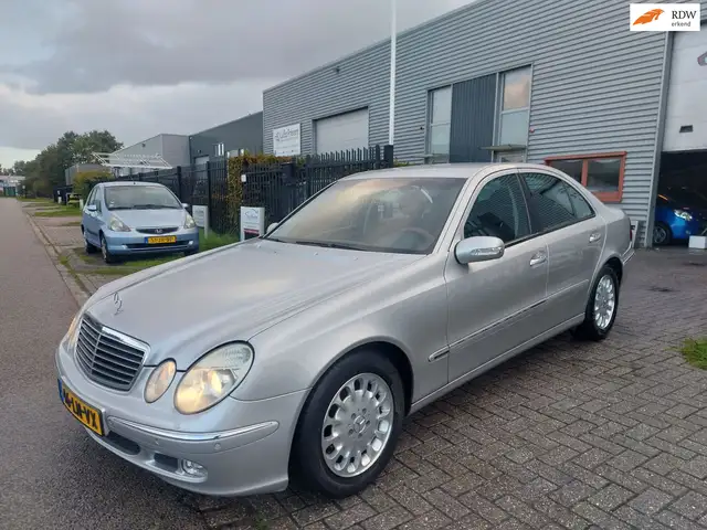 Mercedes-Benz E 240 Avantgarde 6 cil automaat