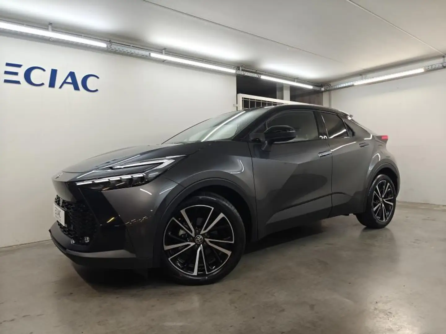 Toyota C-HR Premium + Luxury Pack Grau - 1