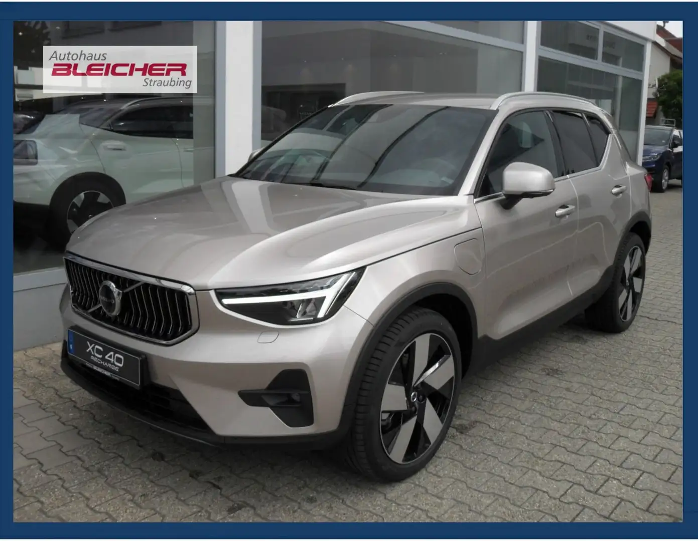 Volvo XC40 T5 Plus Bright Plug-In Hybrid  | 360° Silber - 1