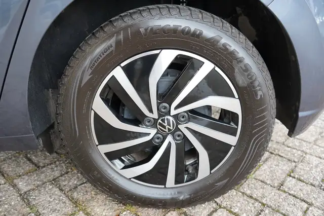 Volkswagen Polo view 29