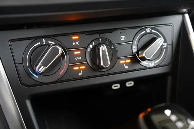 Volkswagen Polo view 19
