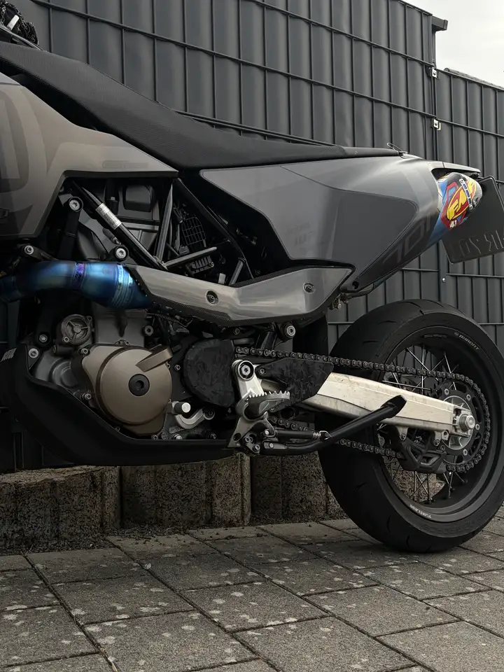 Husqvarna 701 Supermoto
