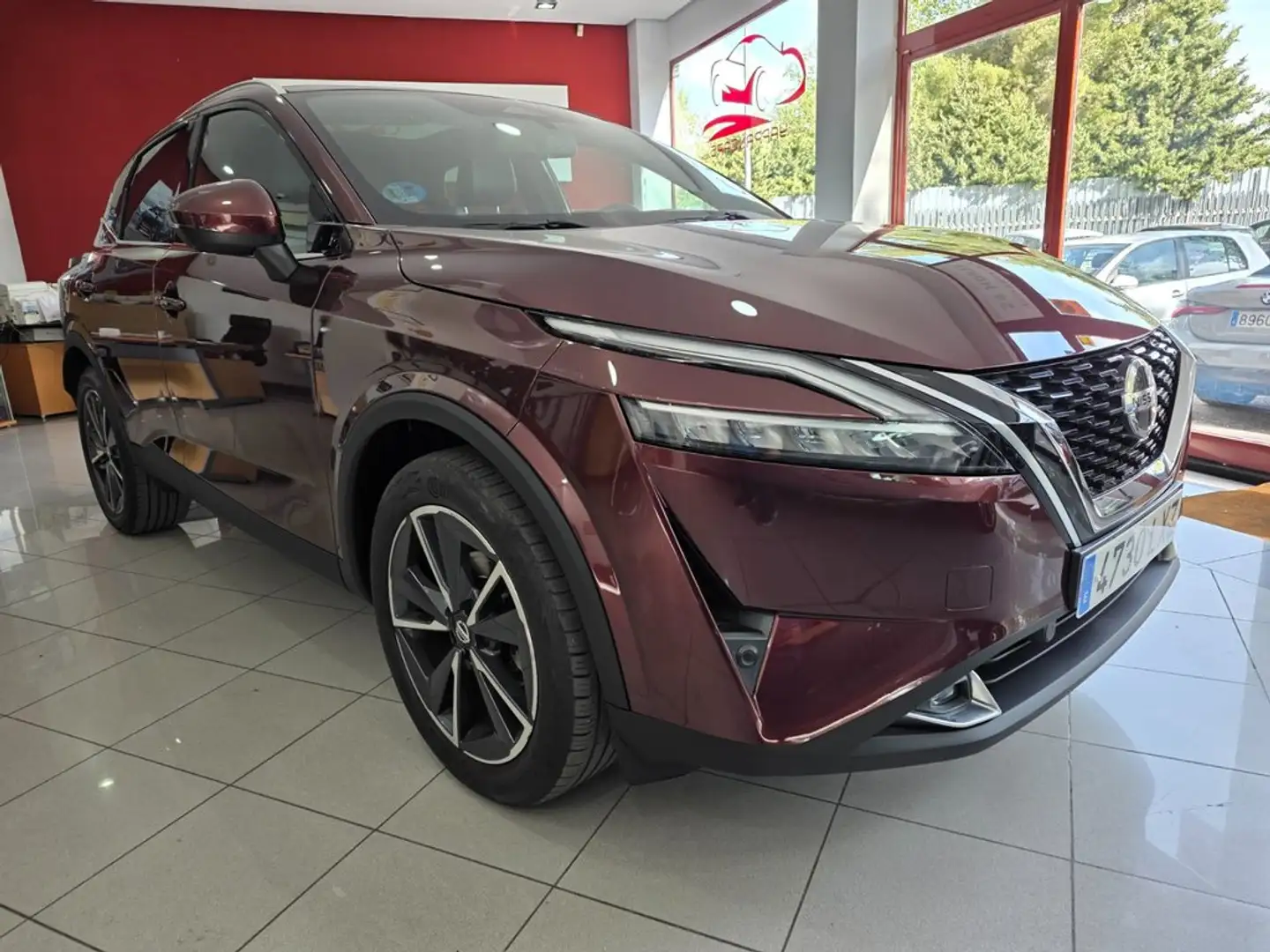 Nissan Qashqai DIG-T 103kW (140CV) mHEV 4x2 Tekna Burdeos - 1