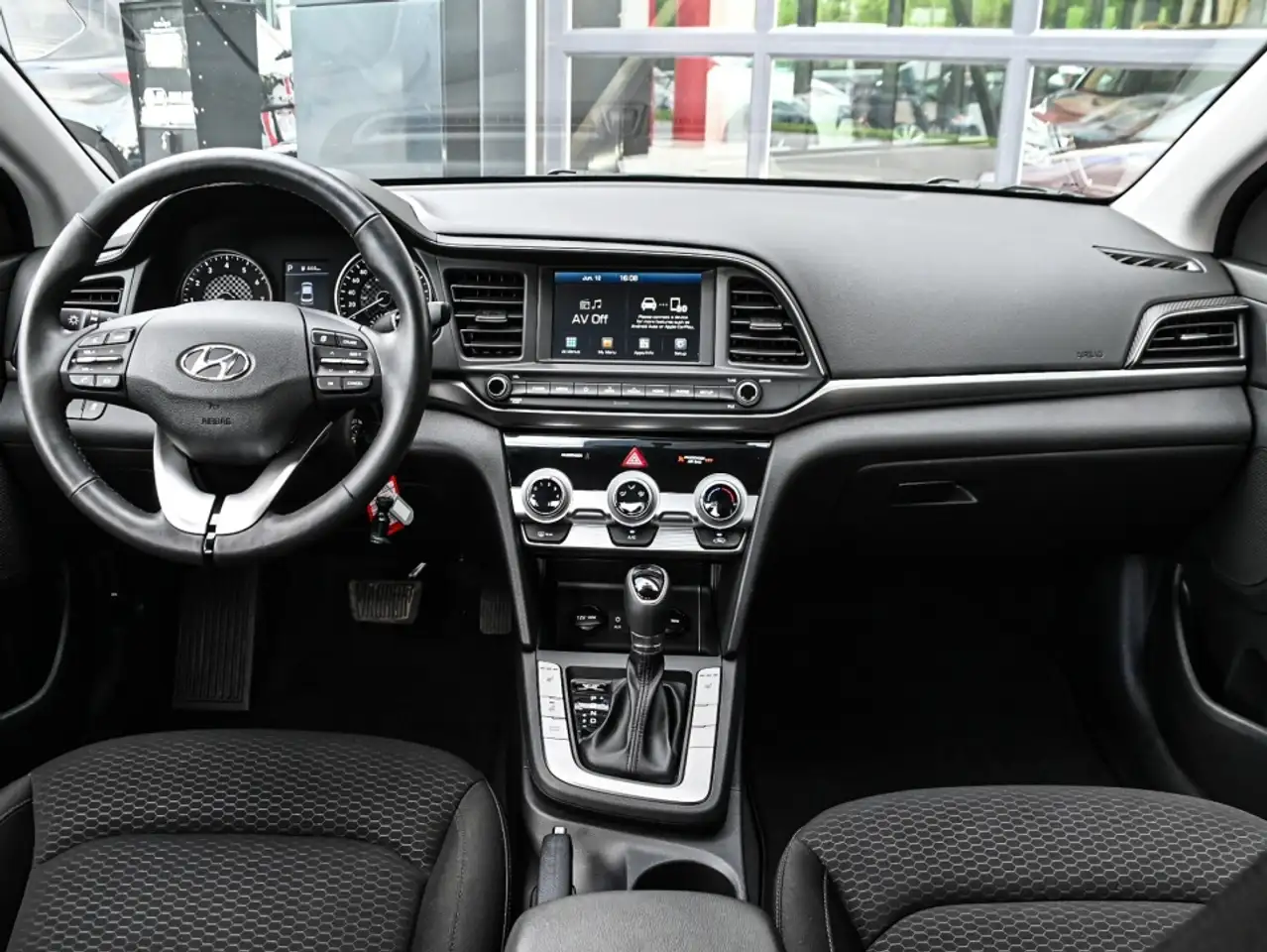 Hyundai ELANTRA photo Hyundai ELANTRA