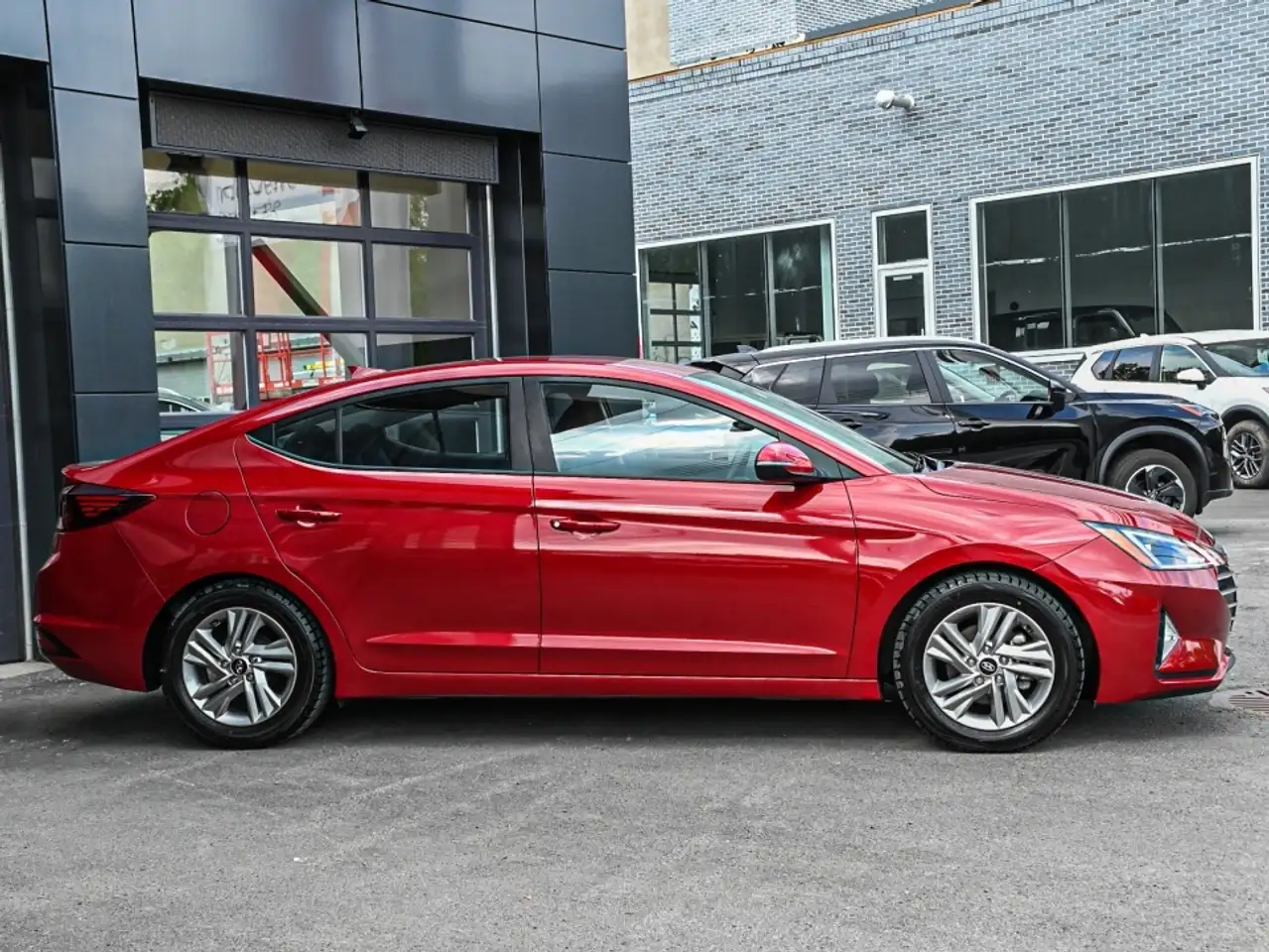 Hyundai ELANTRA photo Hyundai ELANTRA