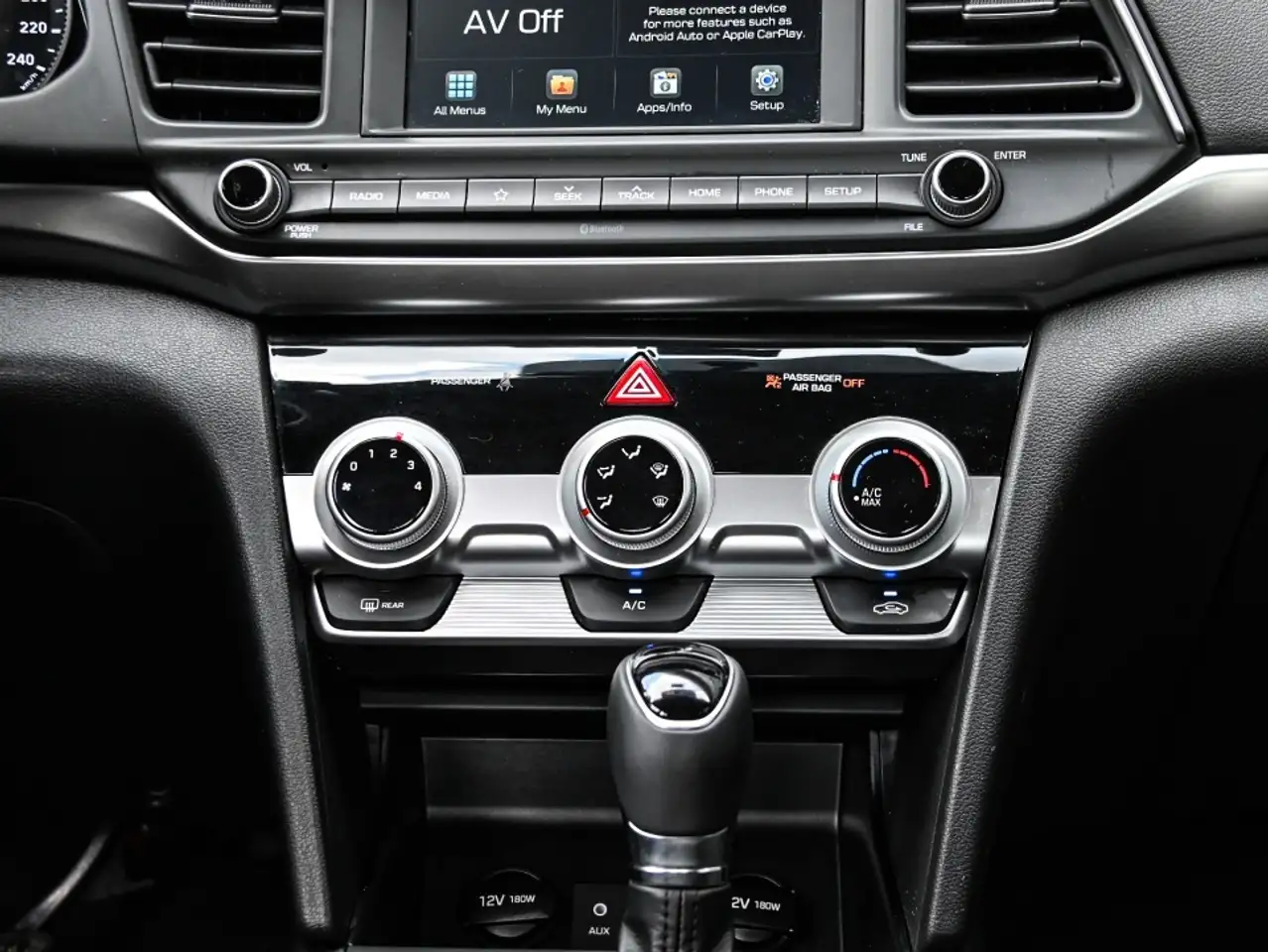 Hyundai ELANTRA photo Hyundai ELANTRA