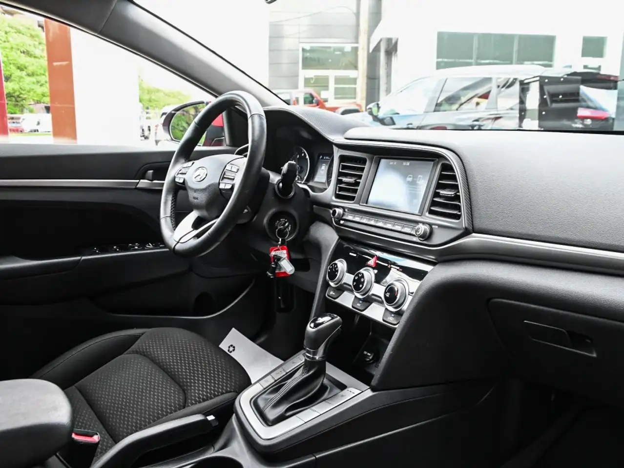 Hyundai ELANTRA photo Hyundai ELANTRA