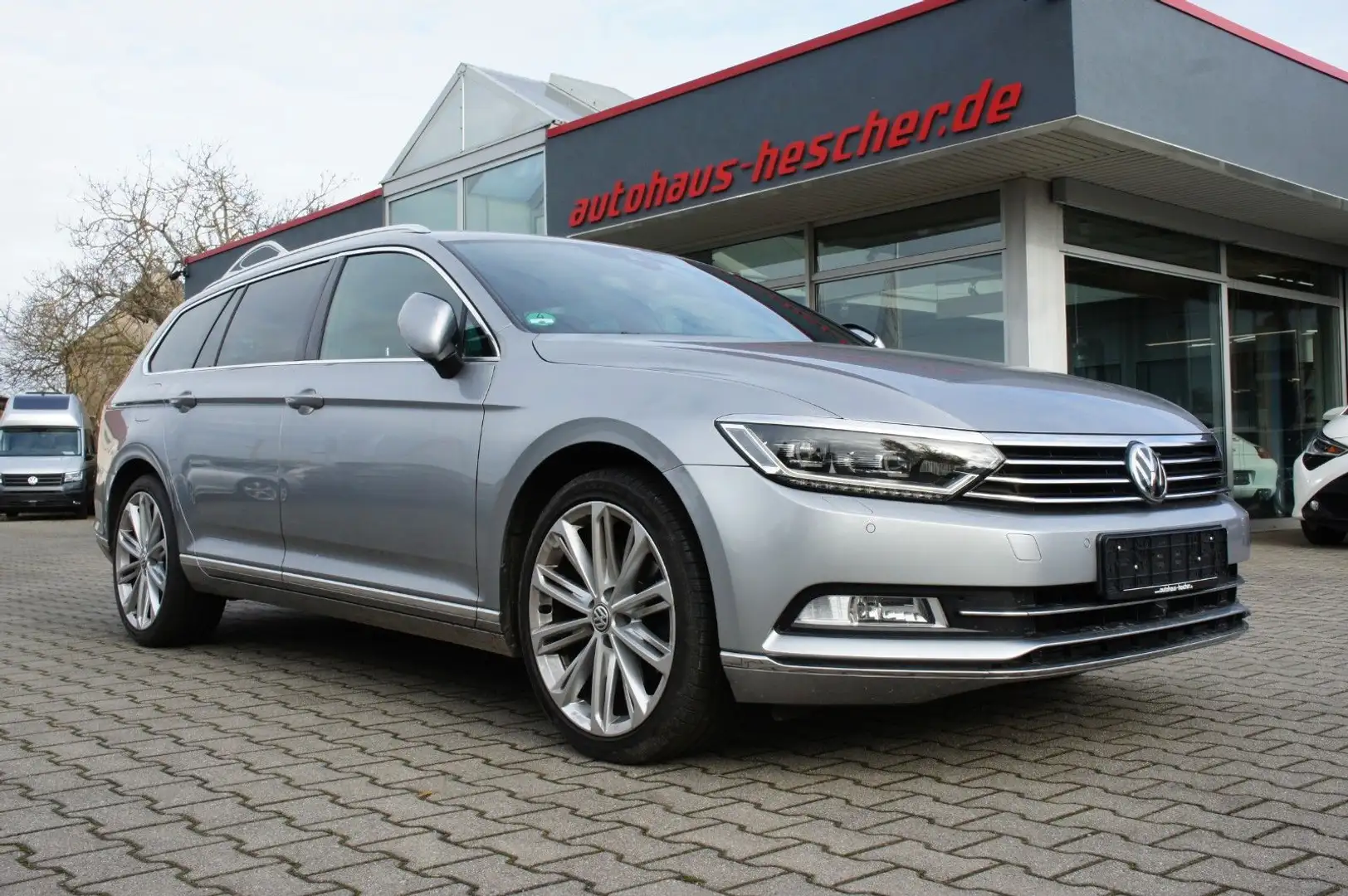 Volkswagen Passat Variant 2.0 TDI DSG *STANDHZG*360°*AHK* Silber - 2