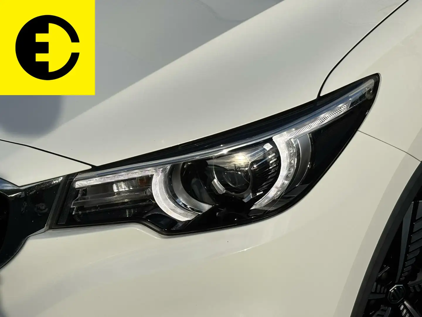 MG ZS EV Luxury 45 kWh | €12.950 rijklaar |Pano | Apple Blanco - 2