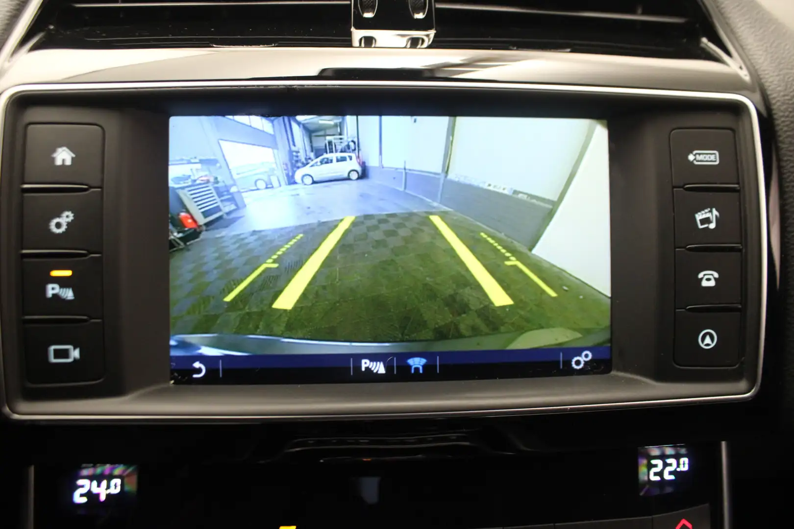 Jaguar XE 2.0 D R-Sport Grau - 2