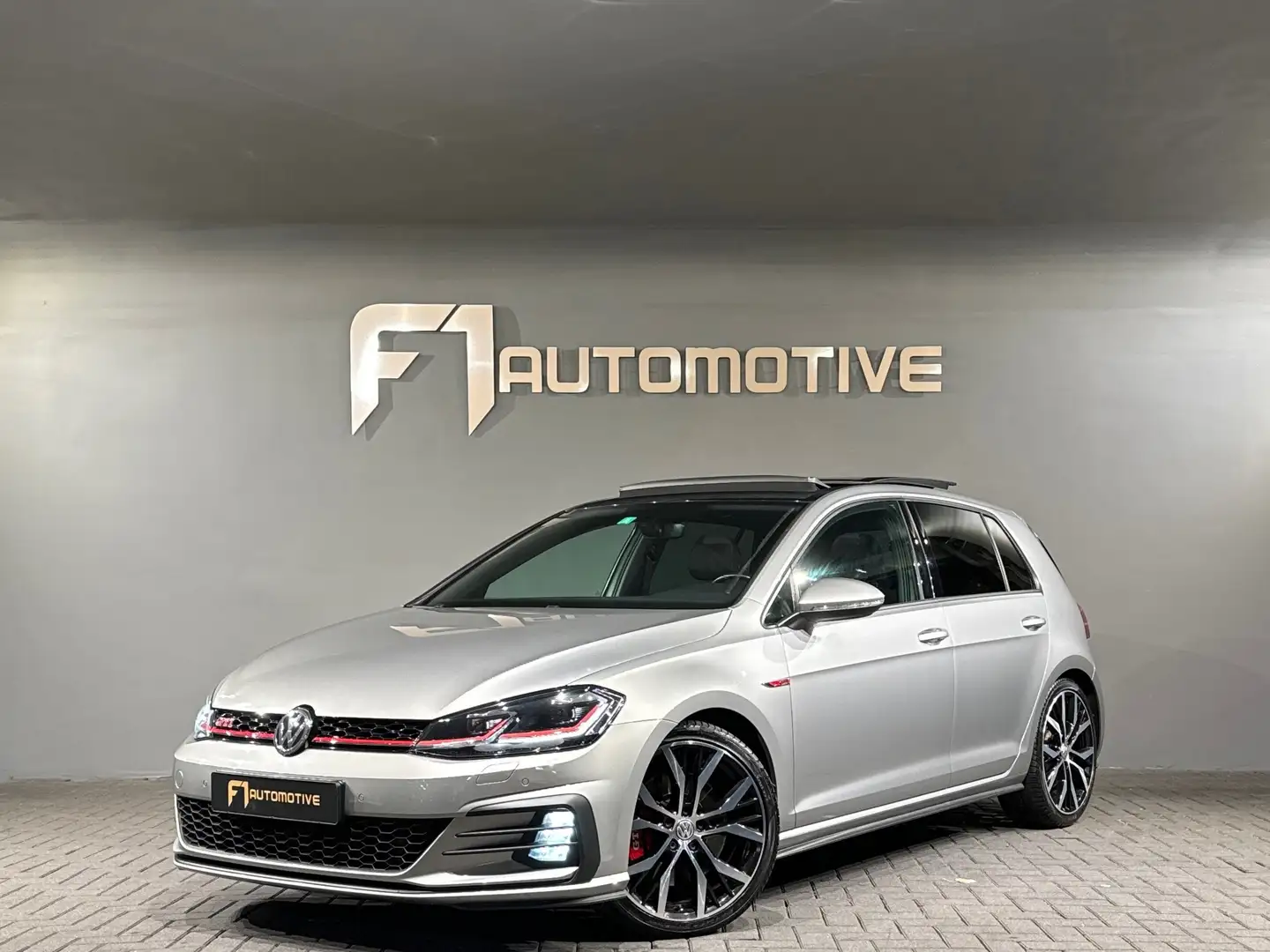 Volkswagen Golf GTI 2.0 TSI Performance Pano|Keyless|DCC|Cam Grijs - 1