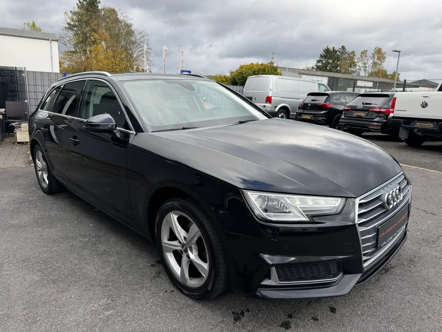 Audi A4 Avant 40 TFSI Sport Automatik AHK Massage Schwarz - 2