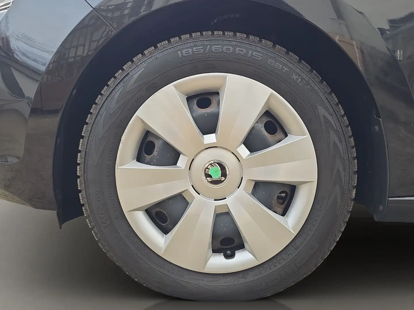 Skoda Rapid/Spaceback Spaceback 1.4 TDI DSG Ambition SHZ PDC GRA Negro - 2