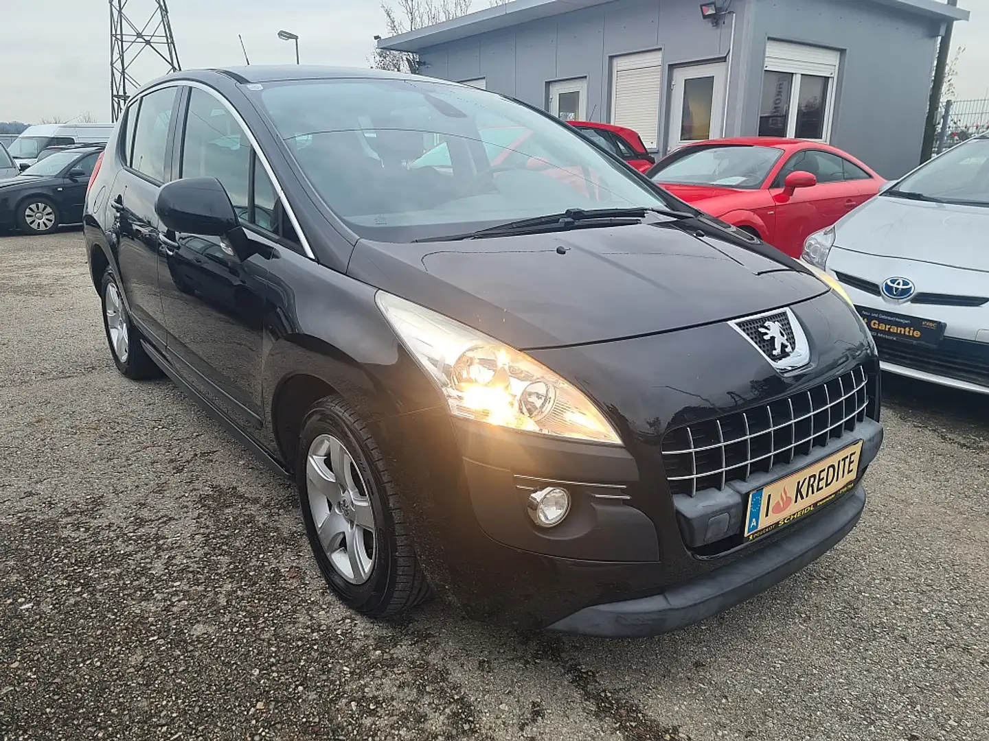 Peugeot 3008 1,6 HDi 115 FAP Active Schwarz - 1