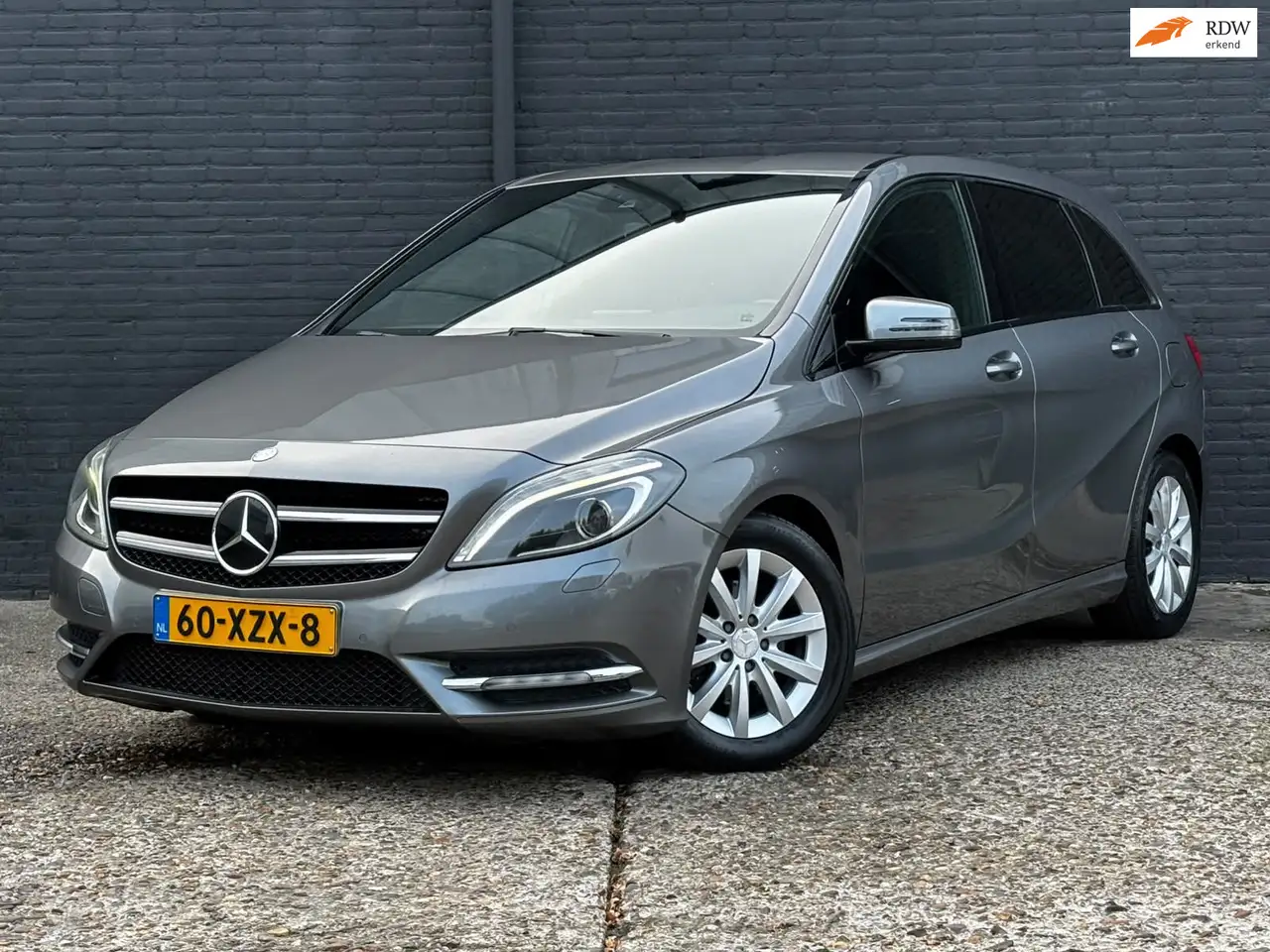 Mercedes-Benz B 180