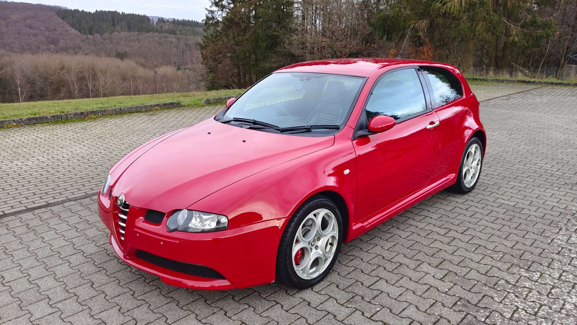 Alfa Romeo 147 Coupé in Rot gebraucht in Hettenrodt für € 16.000,-