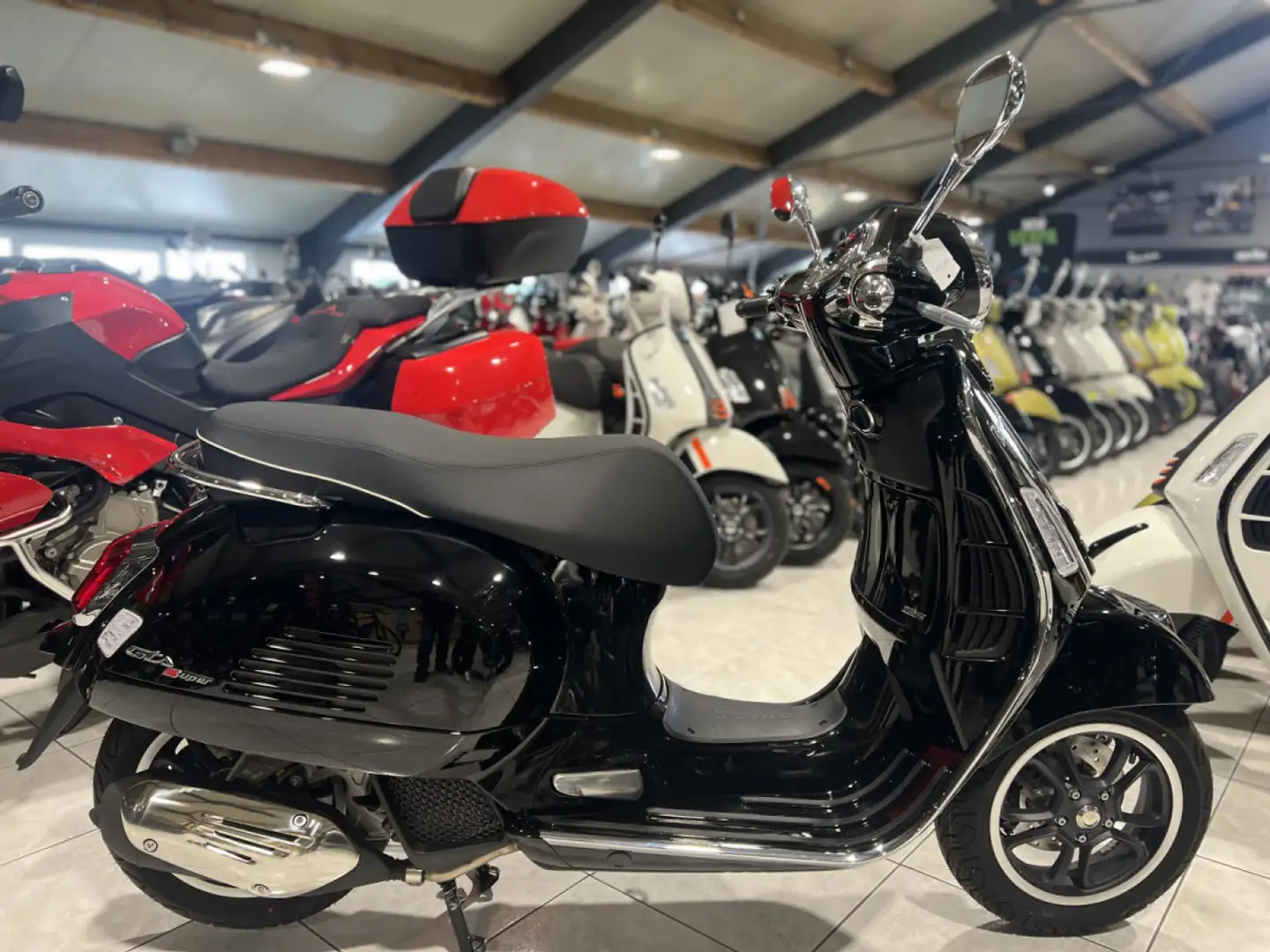 Vespa GTS Super 310 Zwart - 1