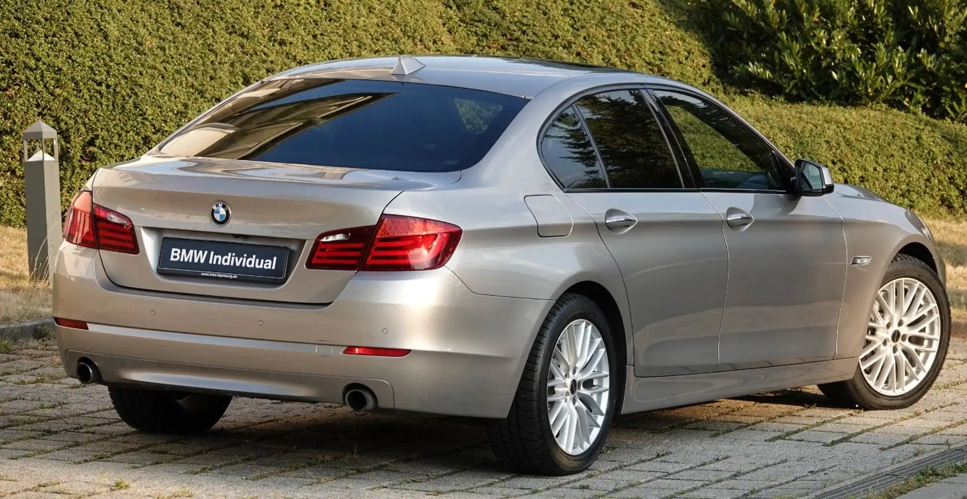 BMW 535 i xDrive *SOFT-CLOSE* TV* BANG & OLUFSEN* 360 Zilver - 2