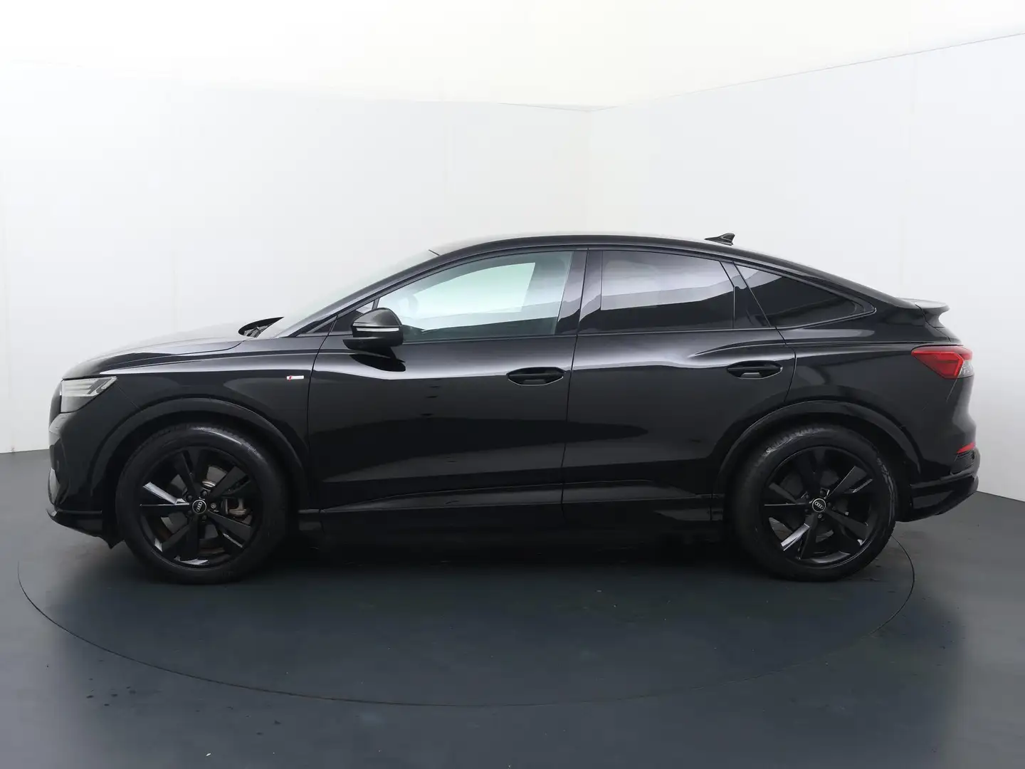 Audi Q4 e-tron Sportback 35 Launch edition S Competition 55 kWh | Schwarz - 2