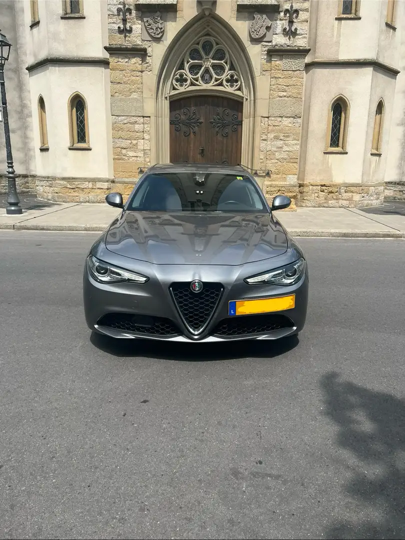 Alfa Romeo Giulia 2.2 t Business 160cv auto Gris - 1