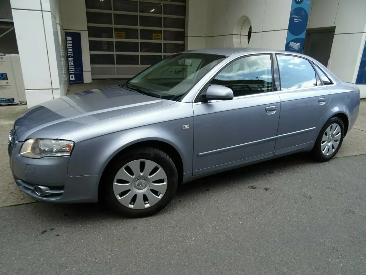 Audi A4 2,0 i,Klimaautom.,SHZ,Tempomat Grau - 2