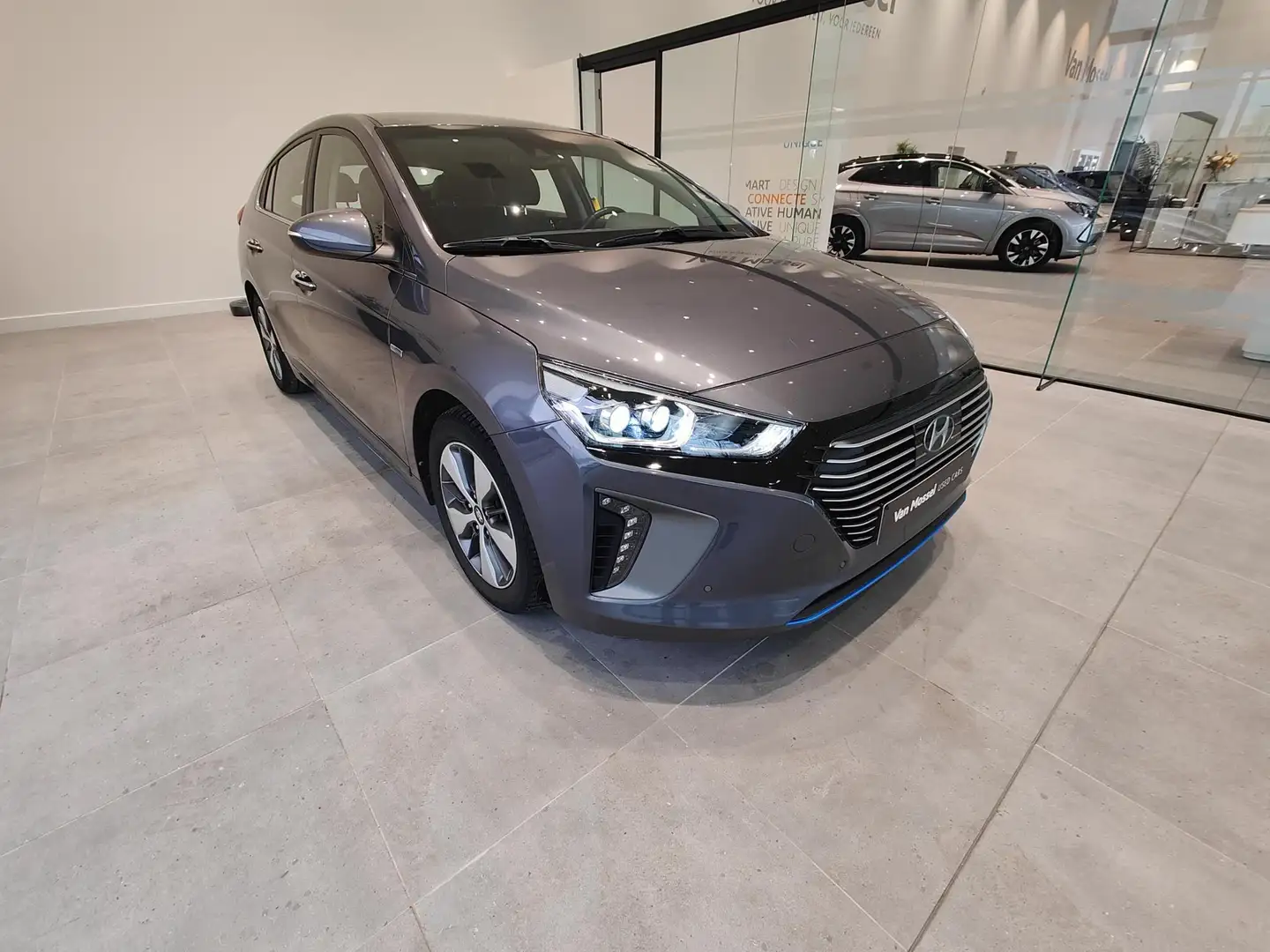 Hyundai IONIQ 1.6 GDi PHEV Premium Design Grey - 2