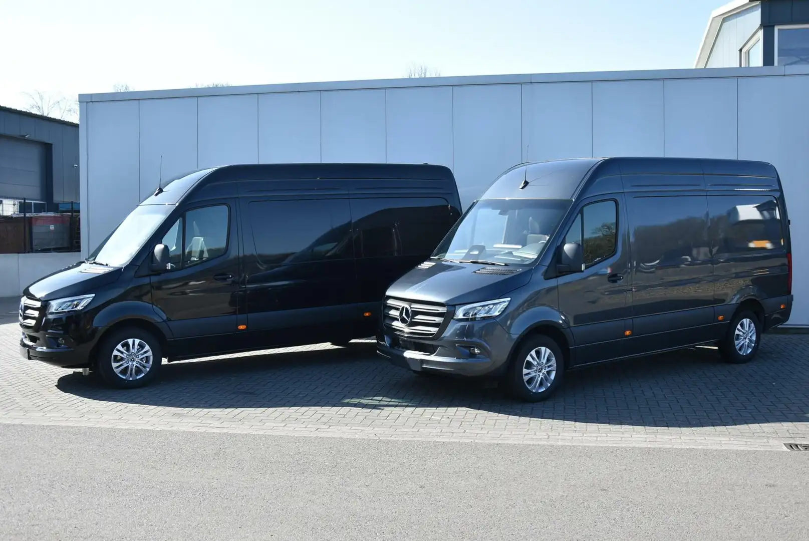 Mercedes-Benz Sprinter 319 1.9 CDI L2H2 Led Stoelverw BOMVOL Navi Grijs - 1