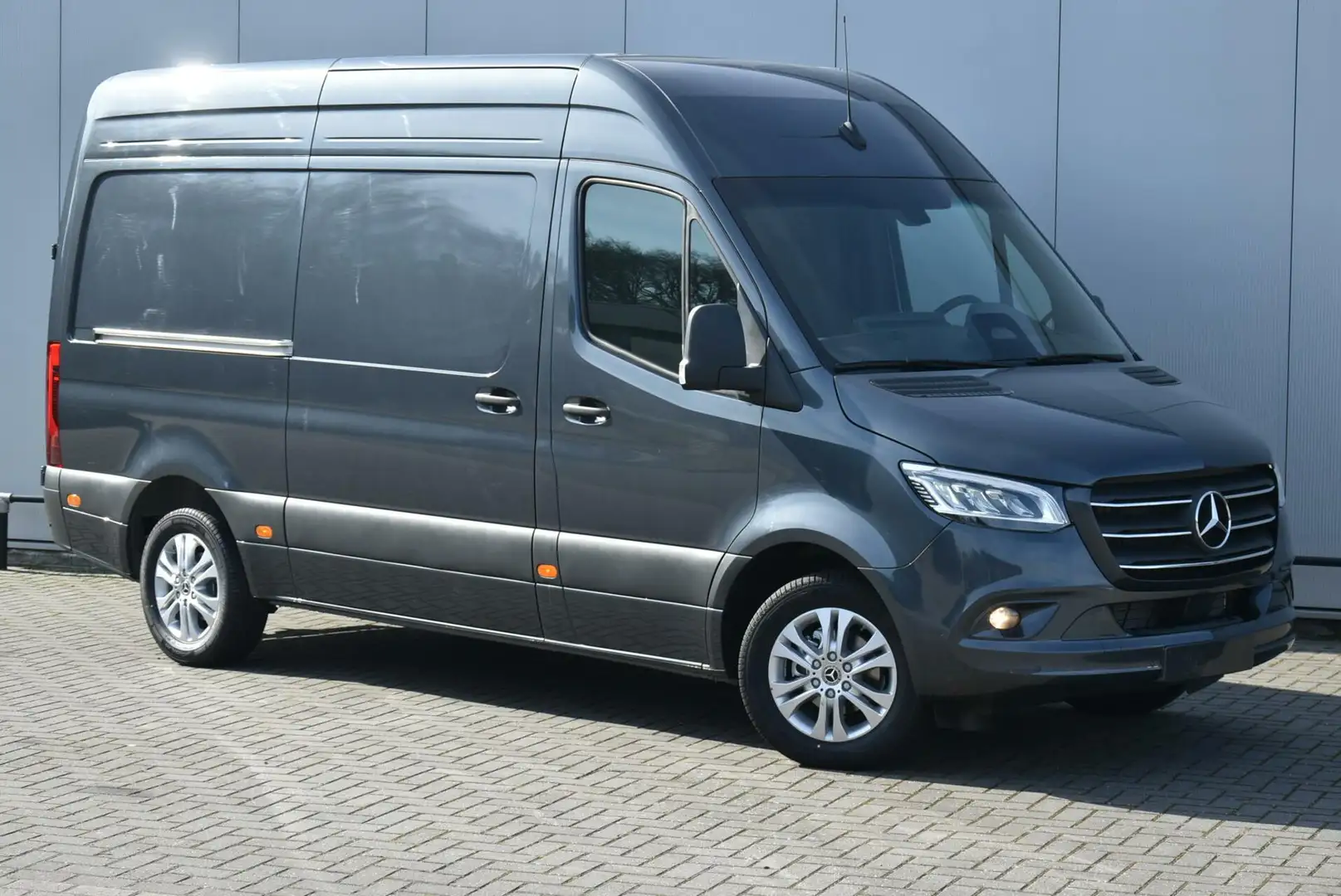 Mercedes-Benz Sprinter 319 1.9 CDI L2H2 Led Stoelverw BOMVOL Navi Grijs - 2