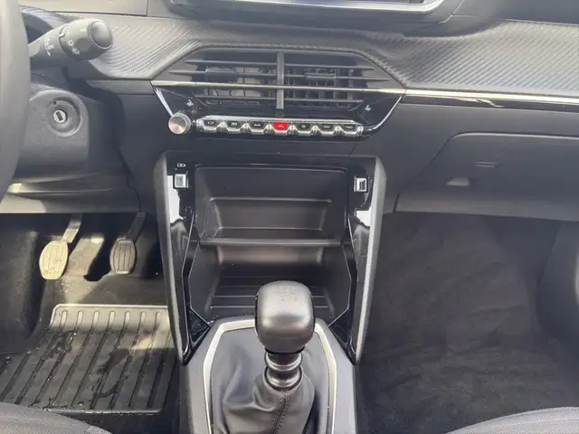 Peugeot 2008 view 11