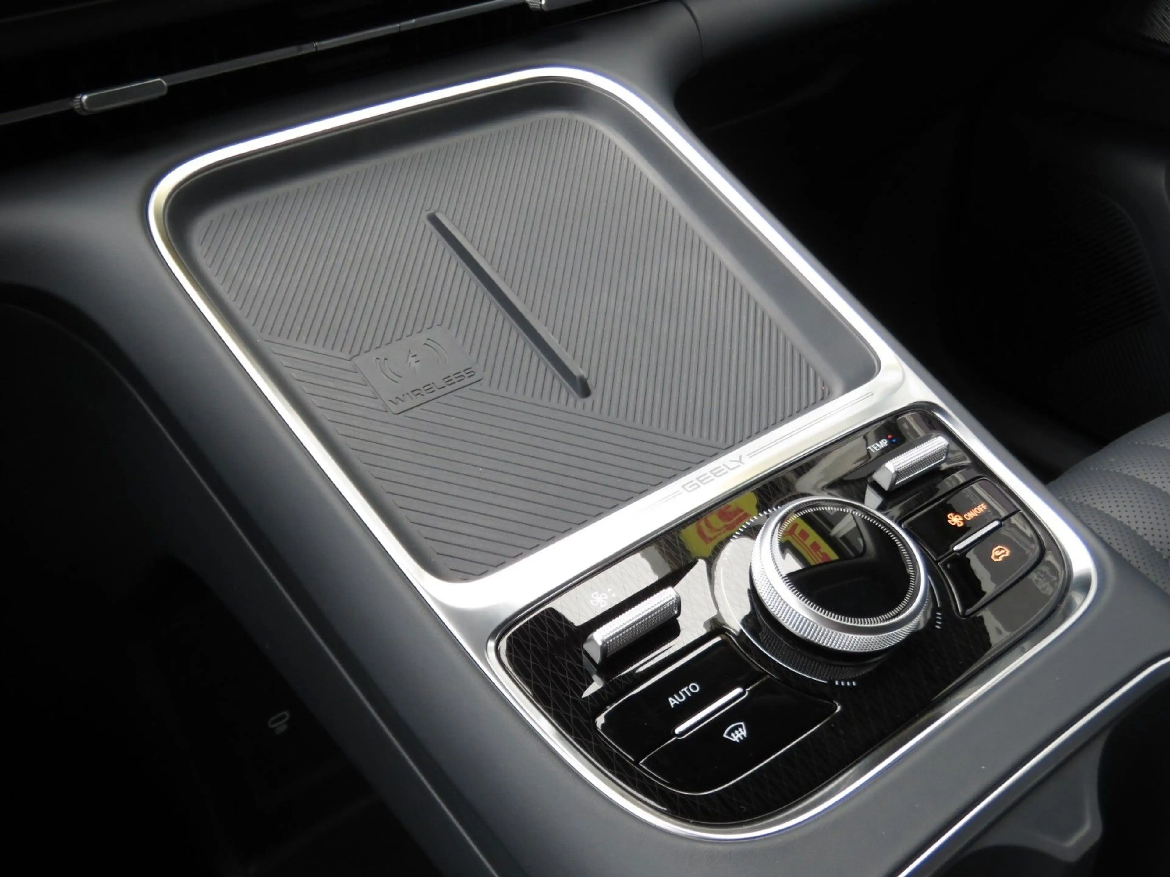 Geely Starray EM-i 1.5 PHEV Launch Ed. HUD LEDER PANO — photo 8