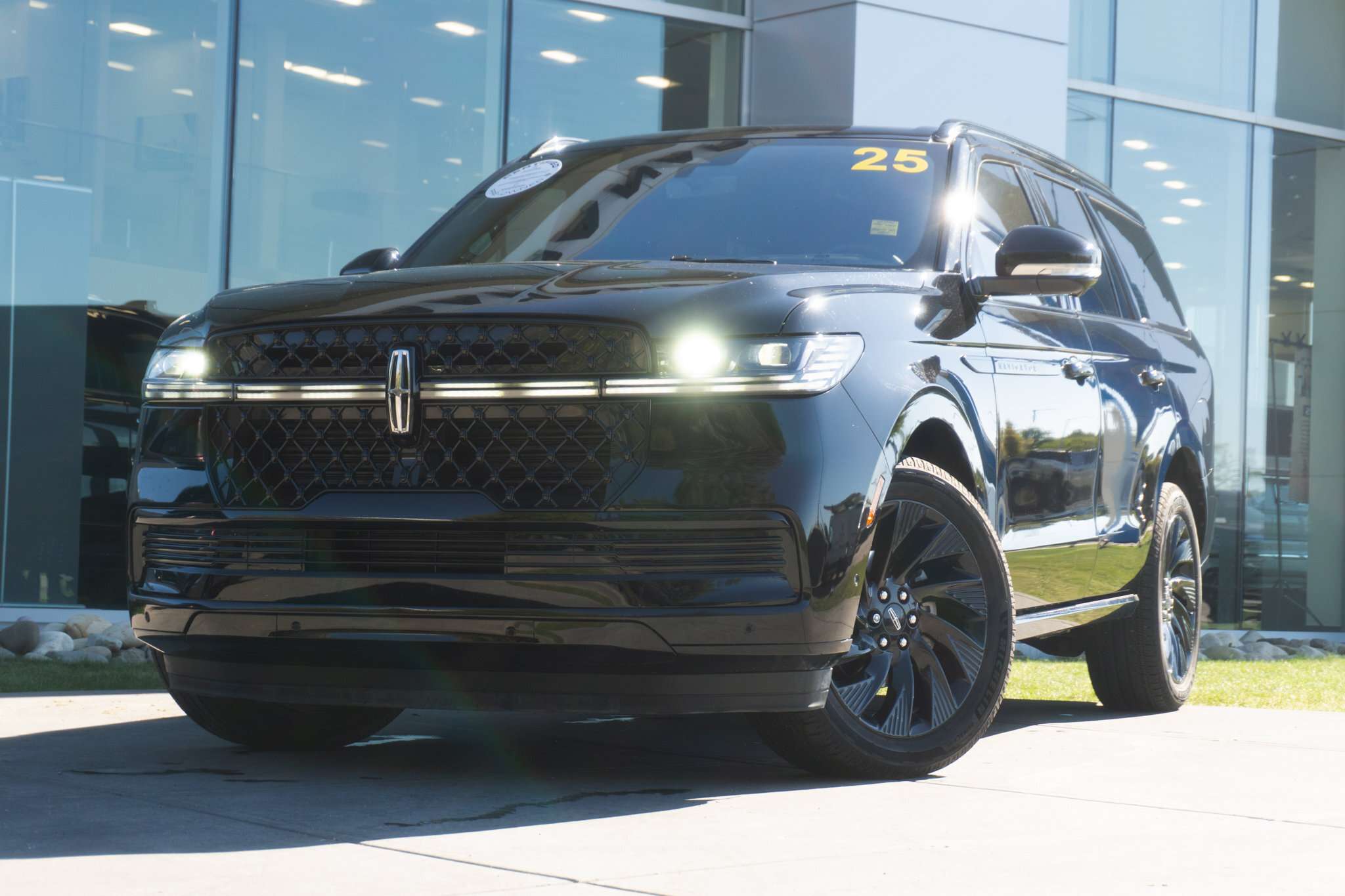 2025 Lincoln Navigator Reserve|| BLUECRUISE | 2ND ROW CAPTAIN CHARIS