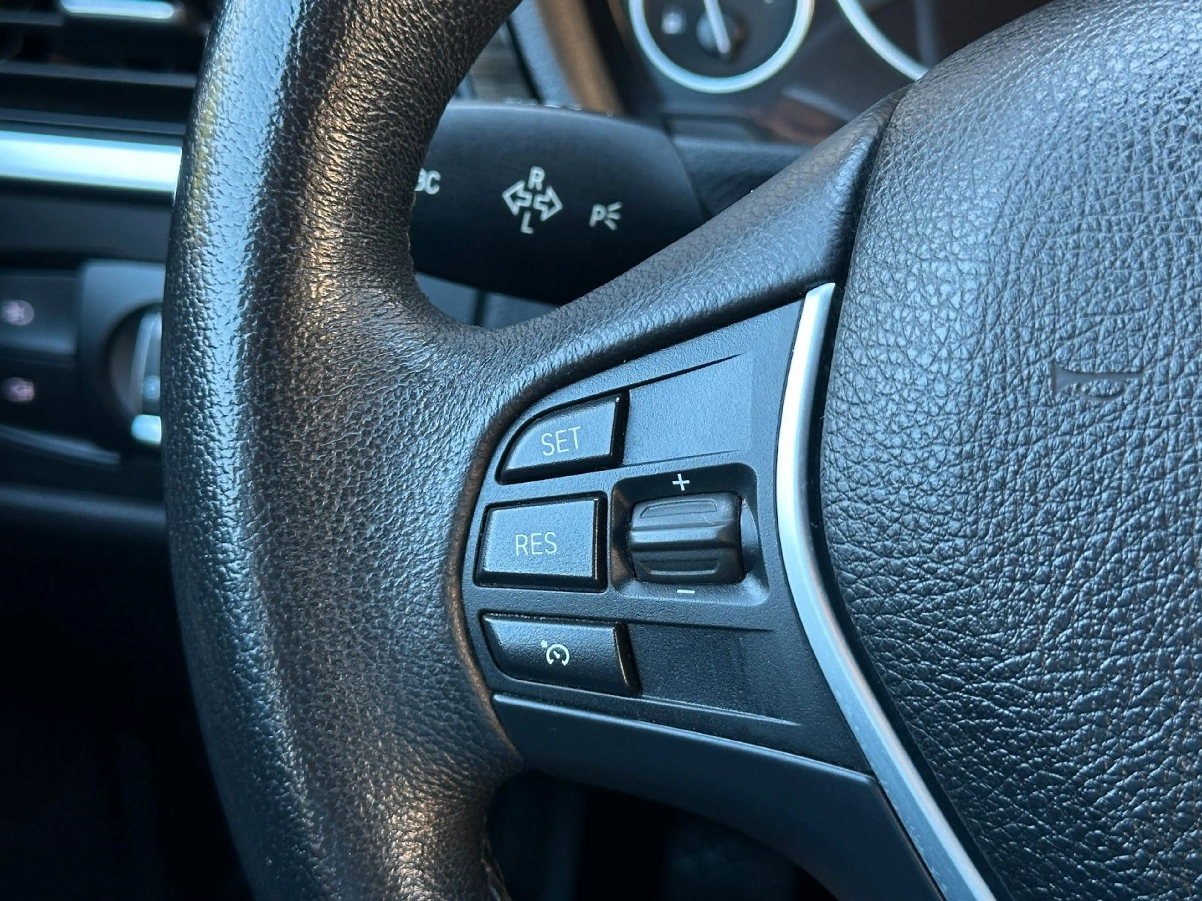 BMW 328 i Lim.*LUXURY-LINE*SHZ*PDC*XENON*TEMPOMAT* — photo 8