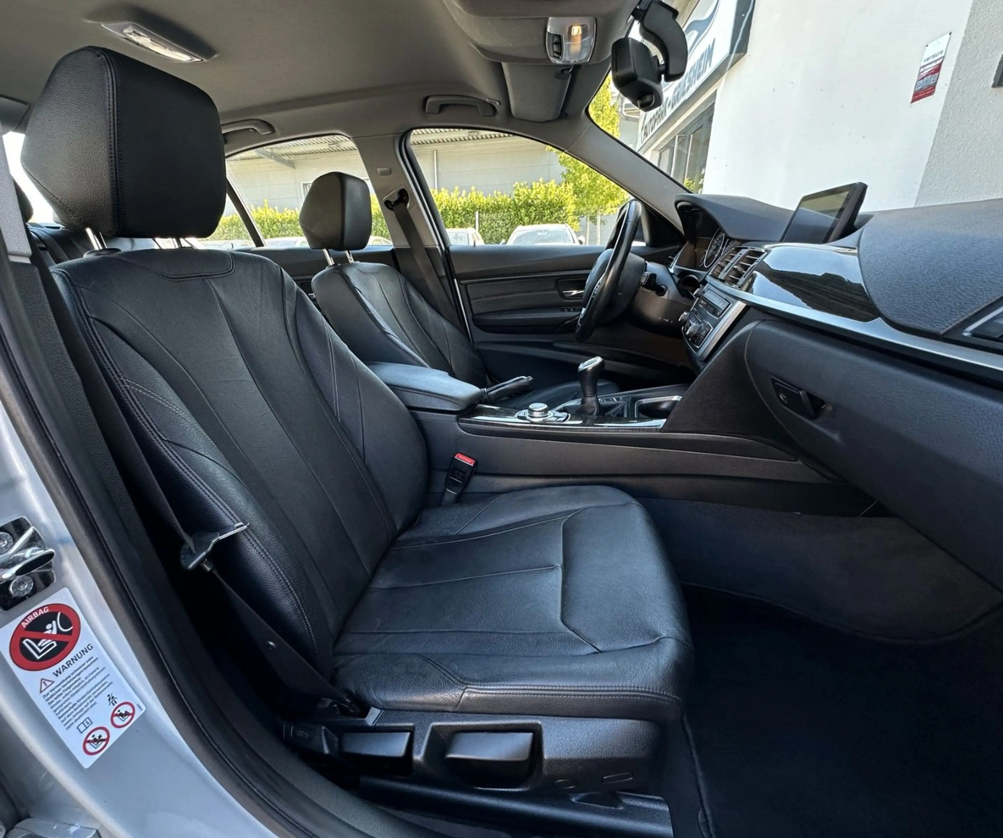 BMW 328 i Lim.*LUXURY-LINE*SHZ*PDC*XENON*TEMPOMAT* — photo 6