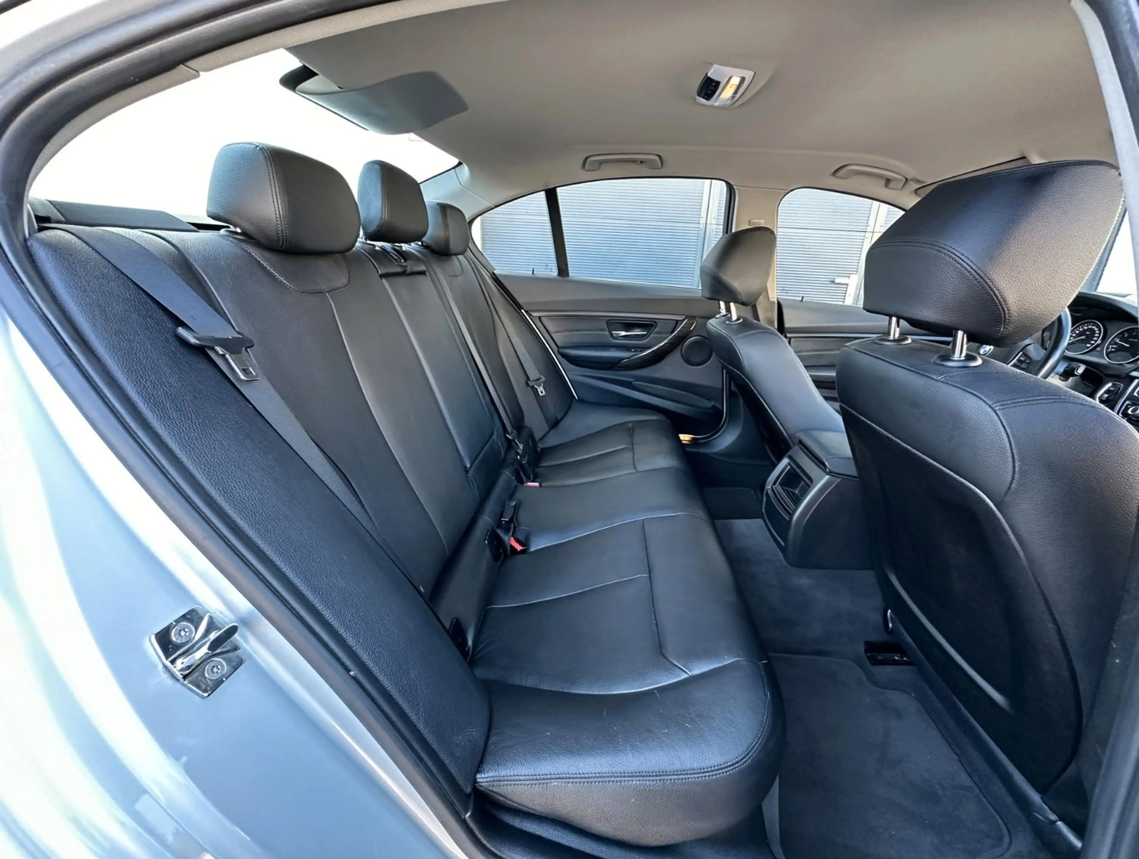 BMW 328 i Lim.*LUXURY-LINE*SHZ*PDC*XENON*TEMPOMAT* — photo 13