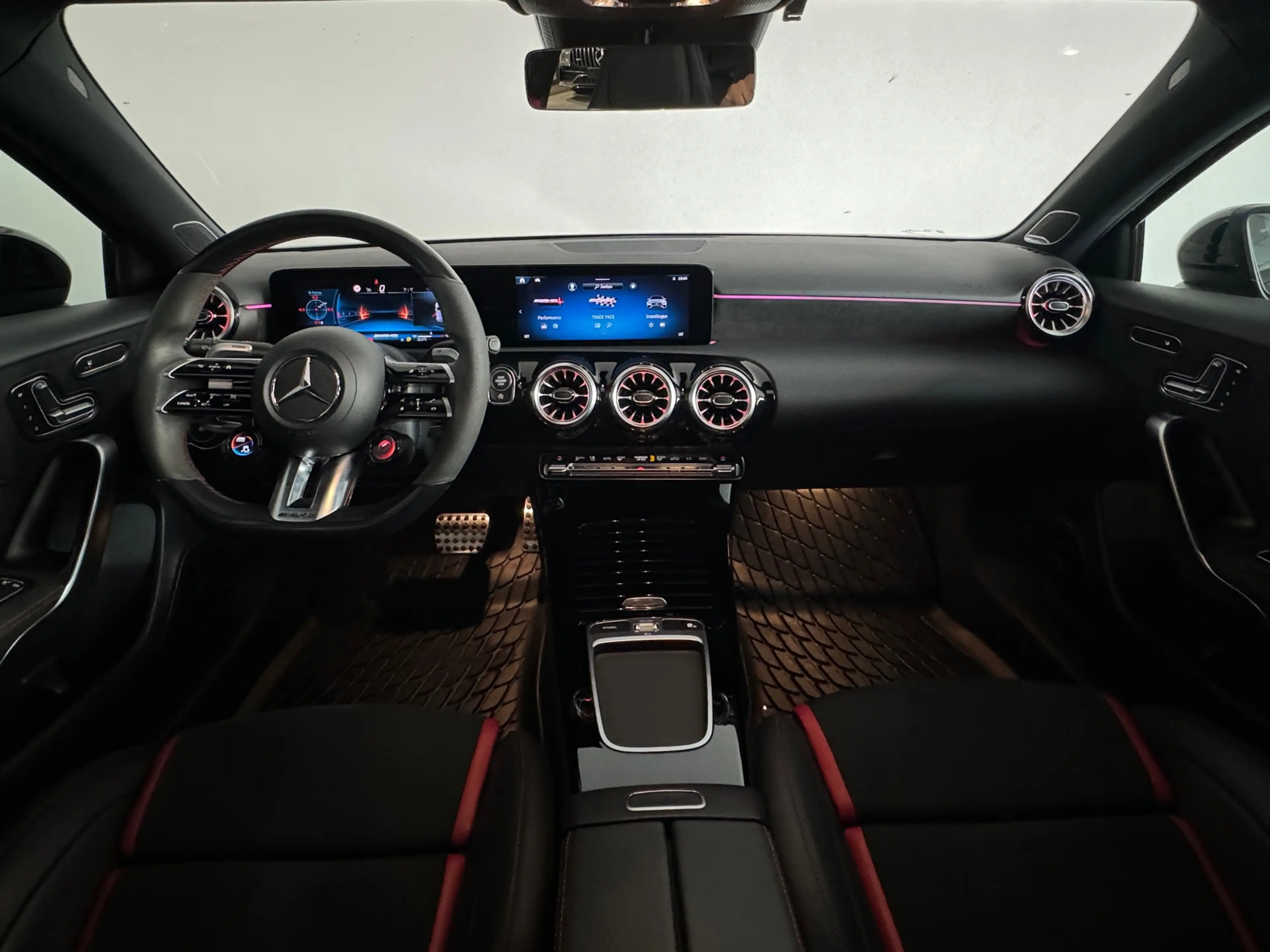 Mercedes-Benz A 45 AMG S 4Matic+ Pano|Kuip|Burmester — photo 4