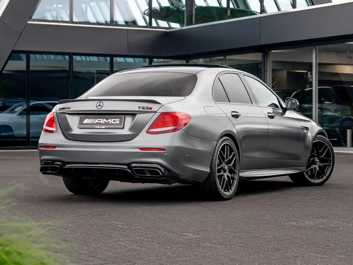 Mercedes-Benz E 63 AMG E S 4Matic+ Edition 1 | AMG Perfomance stoelen | P Grau - 2