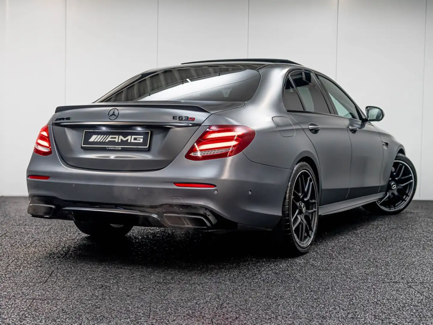 Mercedes-Benz E 63 AMG Limousine E S 4Matic+ Edition 1 | AMG Perfomance s Grau - 2