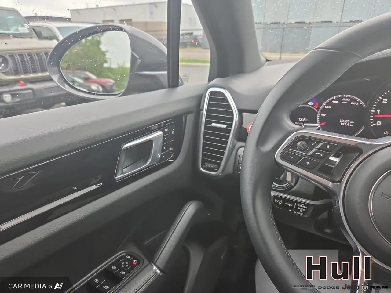 Porsche Cayenne снимка Porsche Cayenne