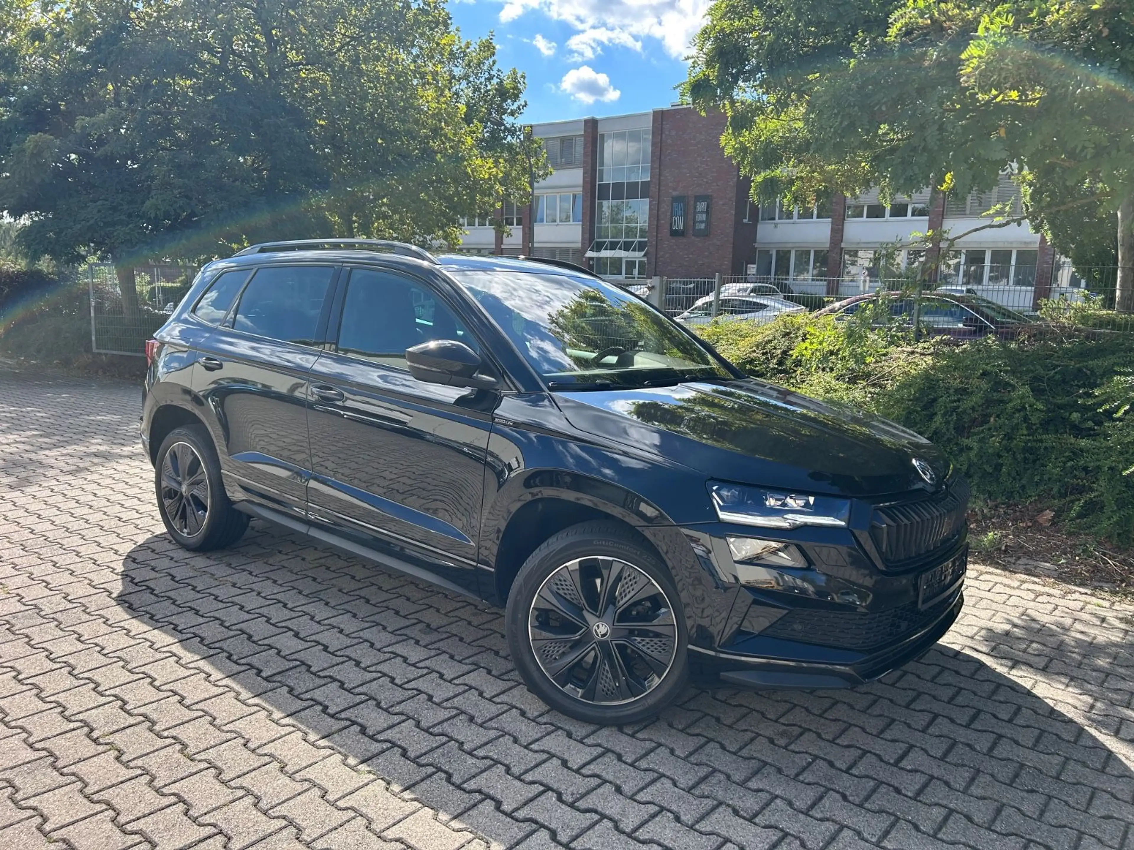 Skoda Karoq 2.0 TDI DSG Sportline — photo 2